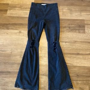 Women’s black Tinseltown size 1 bell bottom ripped jeans
